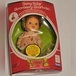Vintage Strawberry Shortcake Berry Baby Drinks & Wets Kenner 1984 NOS Sealed